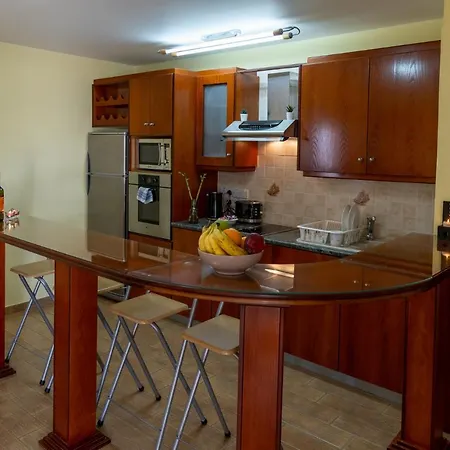 Gold Feathers Apartment *