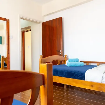 Gold Feathers Apartment *