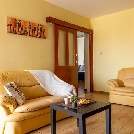 Gold Feathers Apartment