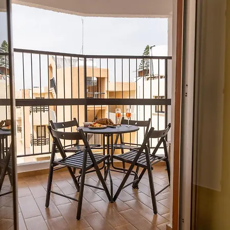Gold Feathers Apartment *