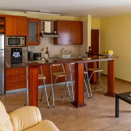 Gold Feathers Apartment